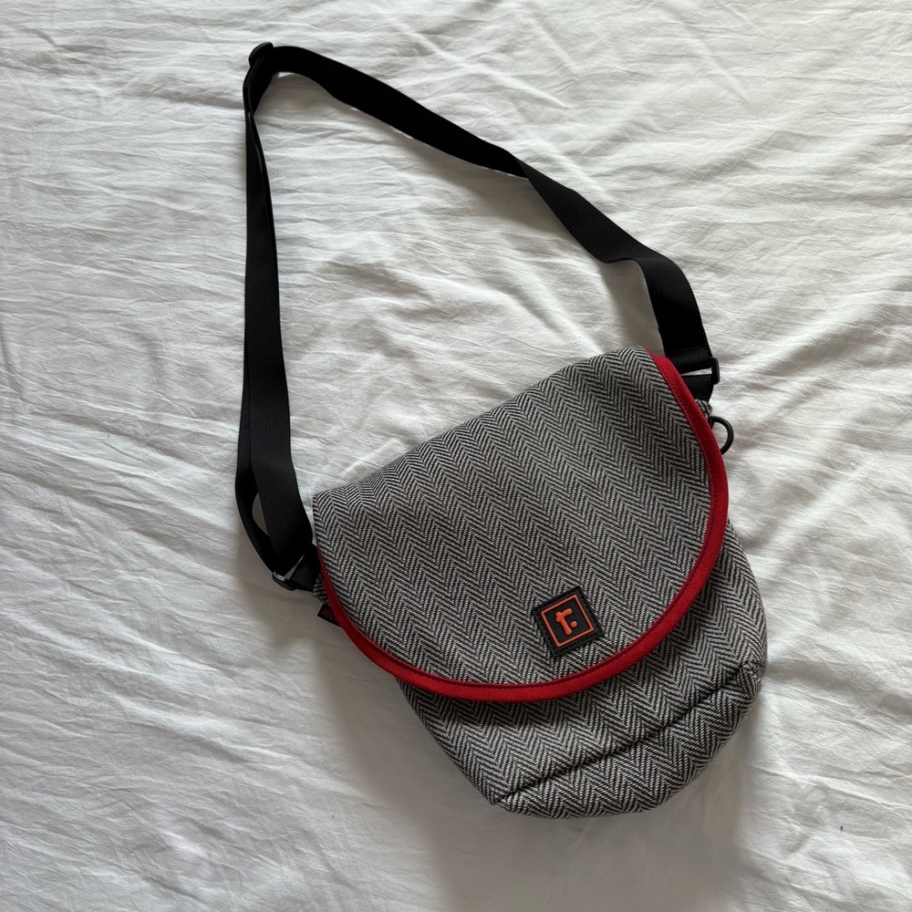 Rickshaw Bagworks Small Zero messenger crossbody bag excellent chevron